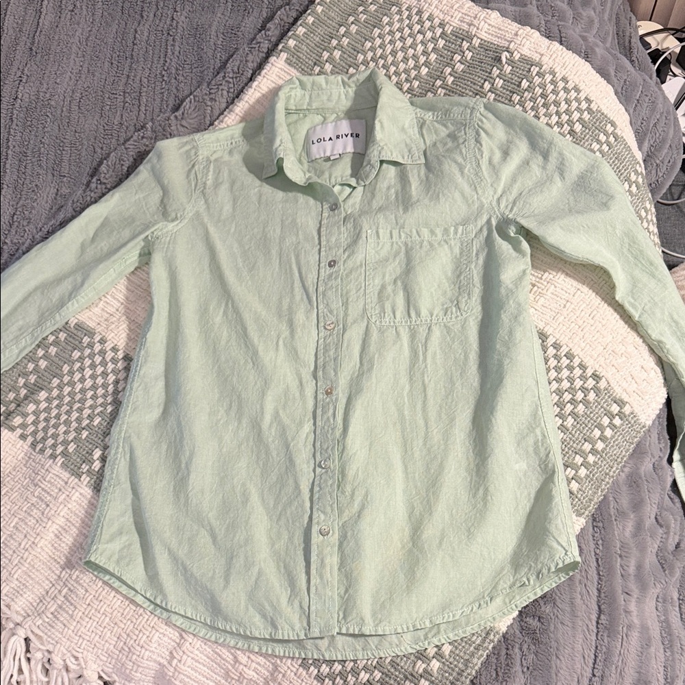 Women’s Lola River button up shirt 💚
